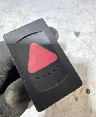 Volkswagen PASSAT B5.5 Hazard light switch V10730114