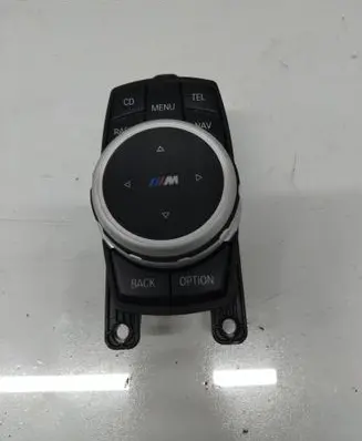 Head unit multimedia control