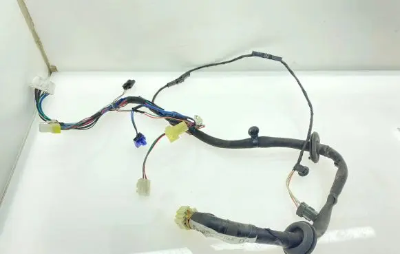 Subaru Forester SF Front door wiring loom 81820FC310