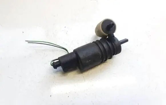 Volkswagen PASSAT B5 Windscreen/windshield washer pump 1j0973722