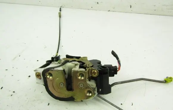 Mitsubishi Lancer Front door lock 