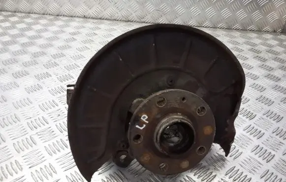 Skoda Octavia Mk2 (1Z) Front wheel hub spindle knuckle