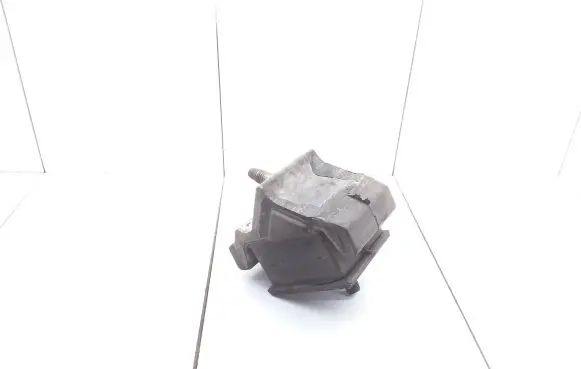 Land Rover Discovery Engine mount bracket