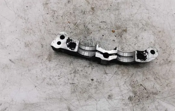 Nissan X-Trail T30 Camshaft holder NOCODE