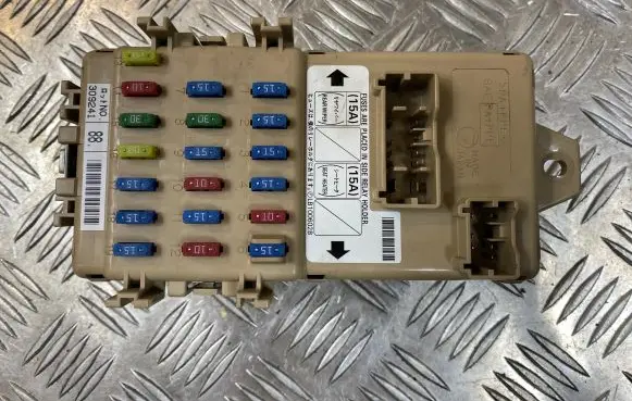 Subaru Forester SG Fuse module LB100602