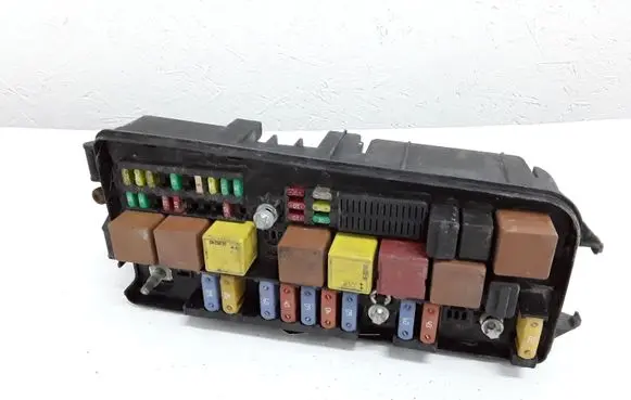 Cadillac BLS Fuse module 12767115 519109300 00032164