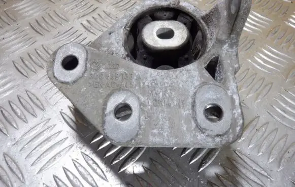 Volkswagen Phaeton Engine mount bracket 3D0599133A