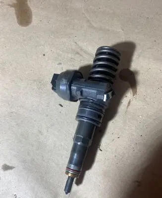 Volkswagen Golf Plus Fuel injector 038130073BN 0414720313