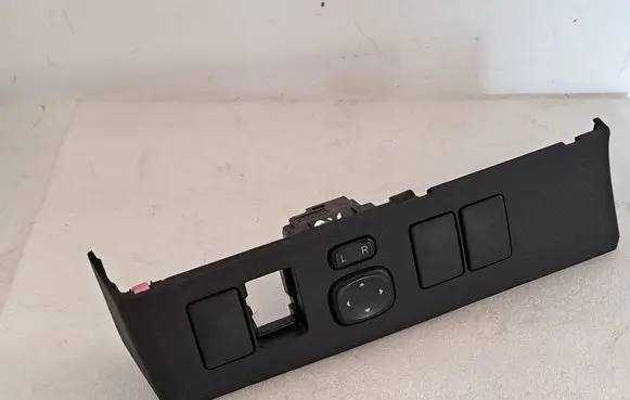 Wing mirror switch