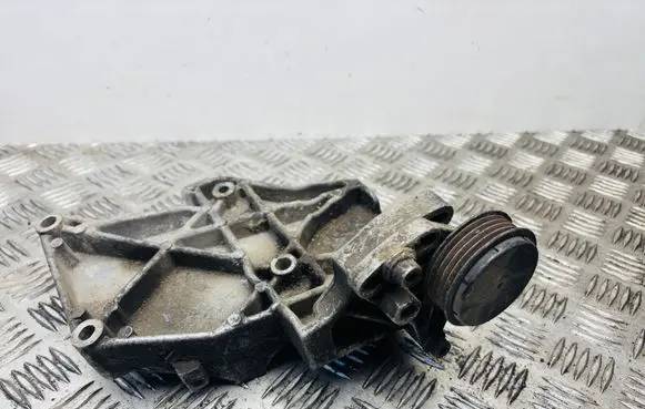 Audi A4 S4 B5 8D A/C compressor mount bracket 058260885C