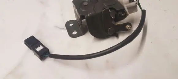 Hyundai Santa Fe Tailgate window lock/catch/latch 