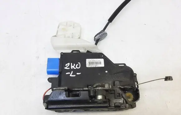 Volkswagen Touran II Front door lock 3D1837015AS
