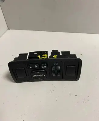 Toyota Avensis T250 Wing mirror switch 183575 777669