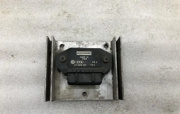 Volkswagen PASSAT B2 Other control units/modules 211905531