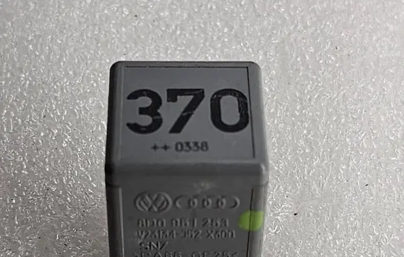 Audi A4 S4 B6 8E 8H Other relay 8D0951253 PA66GF25 V23134J52X300