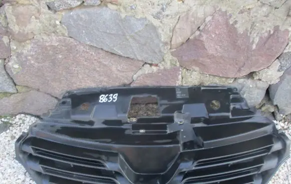 Renault Trafic III (X82) Front bumper upper radiator grill 623108673R