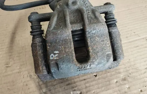 Nissan Note (E11) Front brake caliper