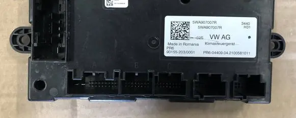Audi A3 8Y Air conditioner control unit module 5WA907007R 5WA907007 90155203
