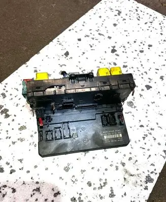 Mercedes-Benz Vito Viano W639 SAM control unit 6395450301