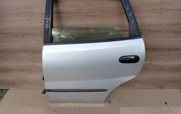 Nissan Almera Tino Front door