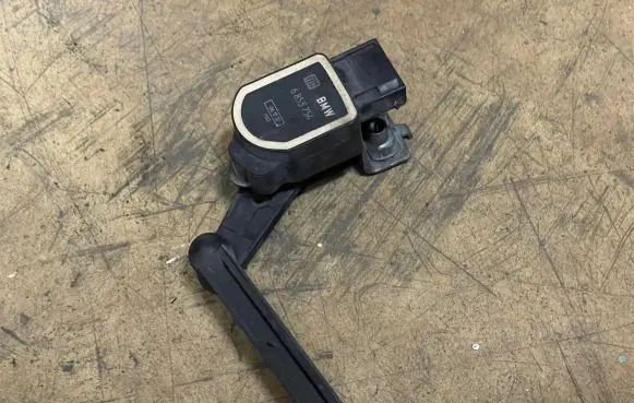 BMW X5 E70 Headlight/headlamp level sensor 6853754