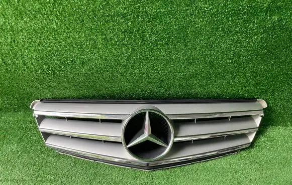 Mercedes-Benz E C207 W207 Front grill