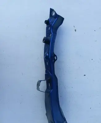 Headlight/headlamp mounting bracket