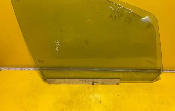 Opel Zafira B Front door window glass four-door E143R001582