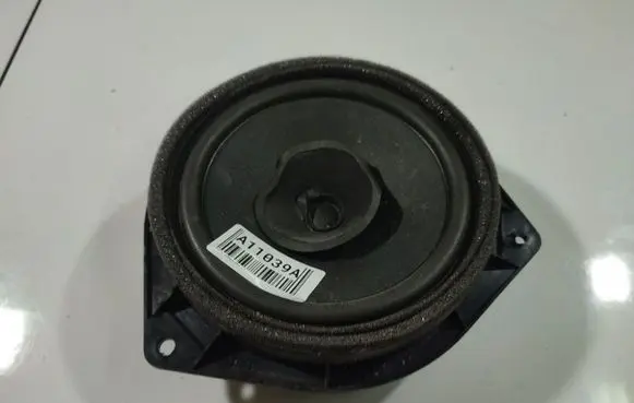 Toyota Avensis T250 Front door speaker 8616002370