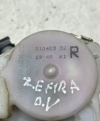 Opel Zafira A Middle seatbelt (rear) 01040332