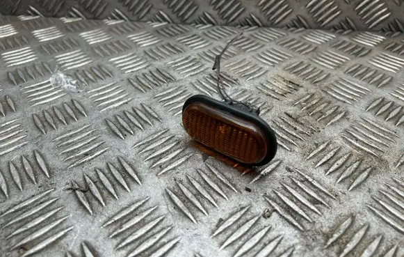 Opel Vivaro Front fender indicator light 8200194580