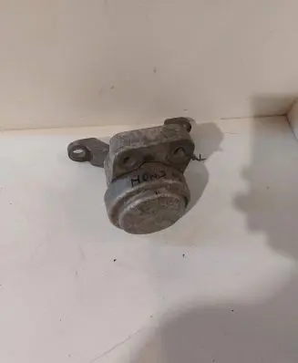 Ford Mondeo MK IV Engine mount bracket
