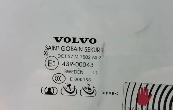 Volvo S80 Front door window glass four-door