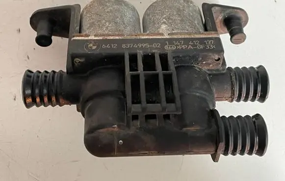 BMW 5 E39 Coolant heater control valve 6412837499502 8374995