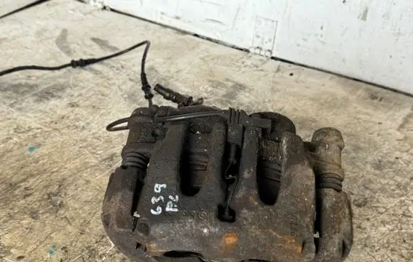 Mercedes-Benz Vito Viano W639 Front brake caliper A0044202783 A0044205383 0044202783