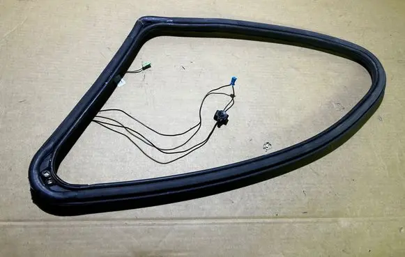 Mercedes-Benz R W251 Front door rubber seal A2516702239