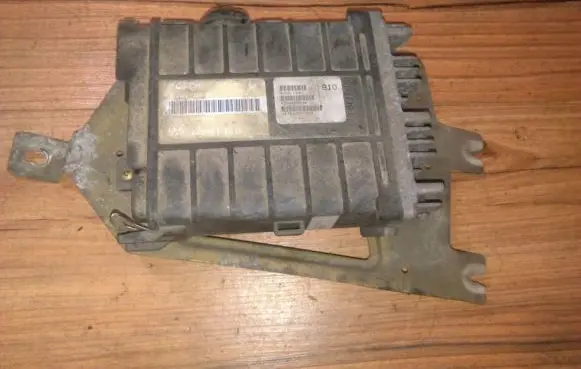 Volkswagen PASSAT B3 Engine control unit/module 0261200261 443907311b