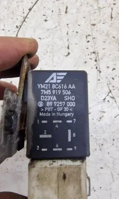 Glow plug pre-heat relay