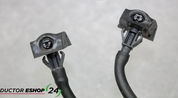 Nissan Leaf I (ZE0) Windshield washer spray nozzle 