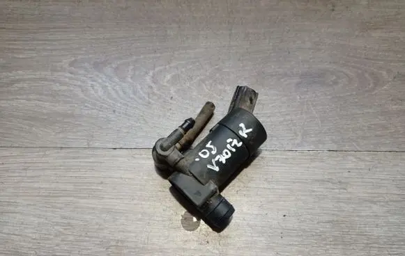 Volvo V70 Windscreen/windshield washer pump