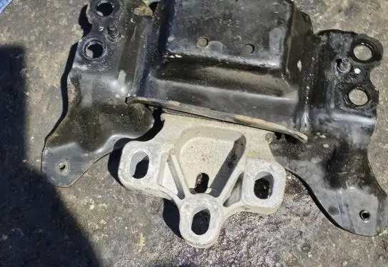 Volkswagen Golf VII Engine mount vacuum valve brak