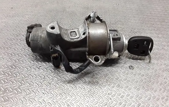 Toyota Avensis T250 Ignition lock 450200504