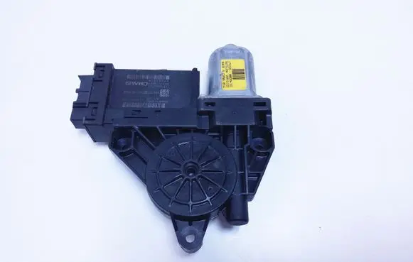 Volvo XC60 Front door window regulator motor 31674759
