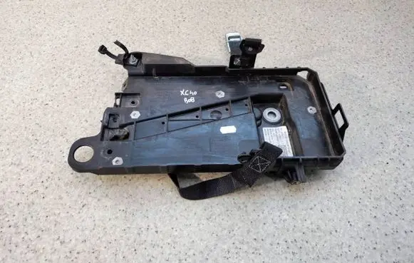 Volvo XC40 Battery box tray 32132919