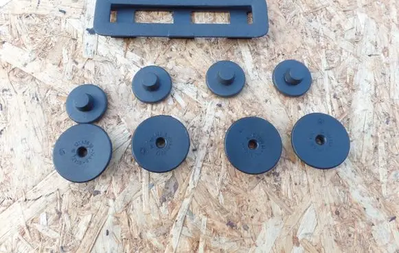 Opel Corsa D Floor mat clip fixing clamp 13142010 131503325