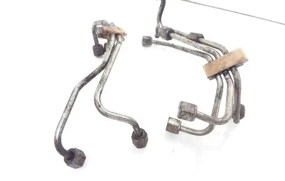 Fuel injector supply line/pipe
