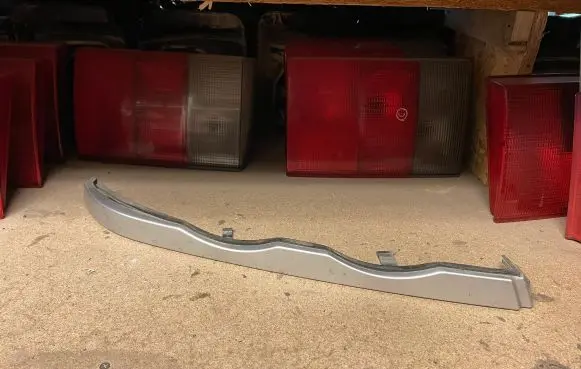 BMW 3 E46 Under headlight/headlamp trim 51138208482