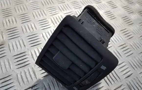 KIA Sorento Dash center air vent grill 974903e000 97490-3e000