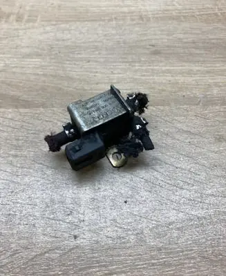 Ford Galaxy Vacuum valve 028906283F