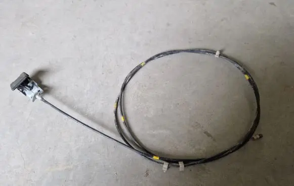 Mitsubishi L200 Engine bonnet/hood lock release cable MN136430